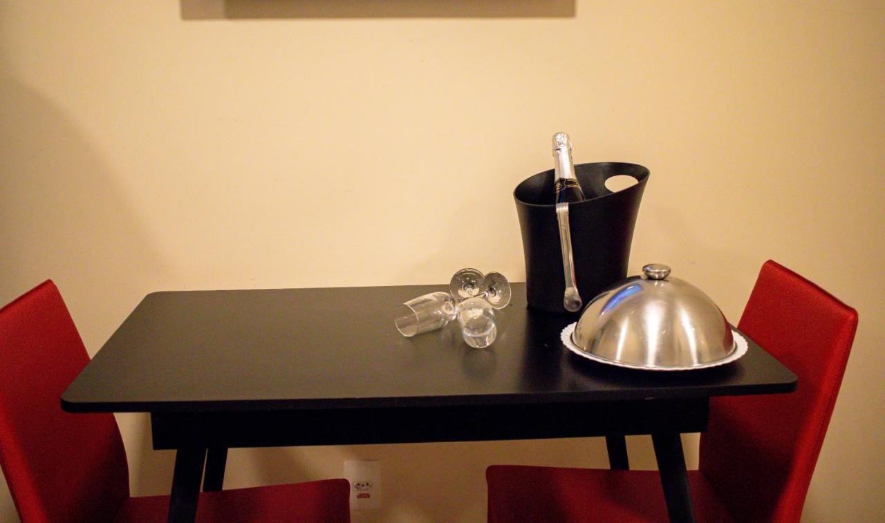 Hotel H2 Congonhas Bagian luar foto A champagne bucket