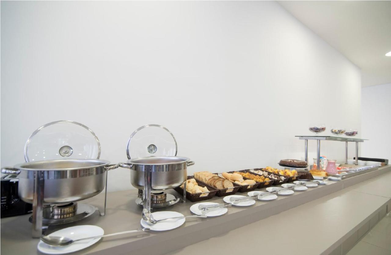 Hotel H2 Congonhas Bagian luar foto A buffet