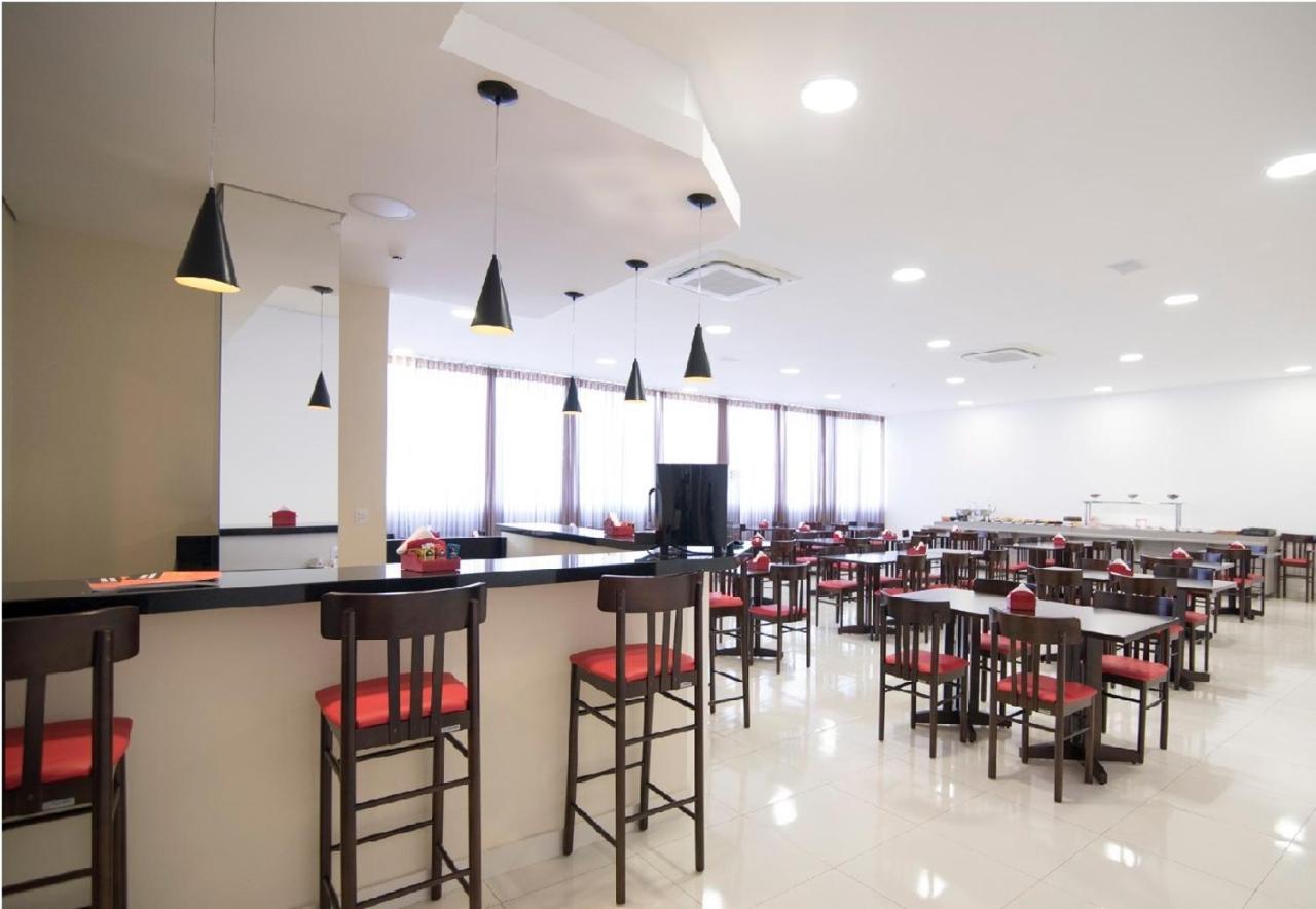 Hotel H2 Congonhas Bagian luar foto The interior of the airport's business lounge
